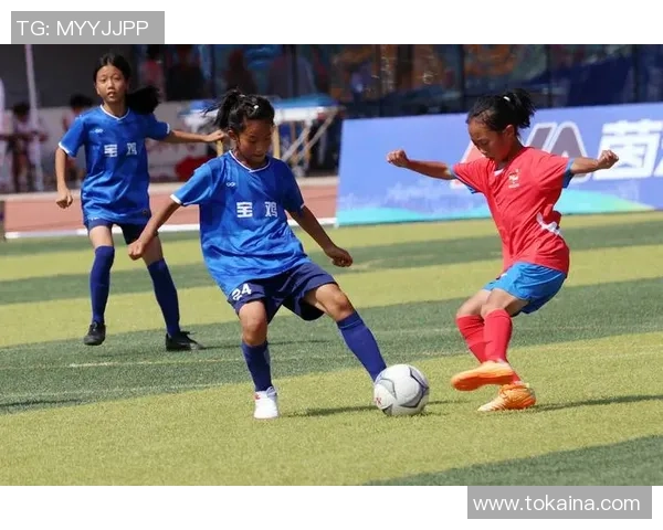 捕捉足球明星的帅气瞬间展现运动魅力与青春活力的完美结合