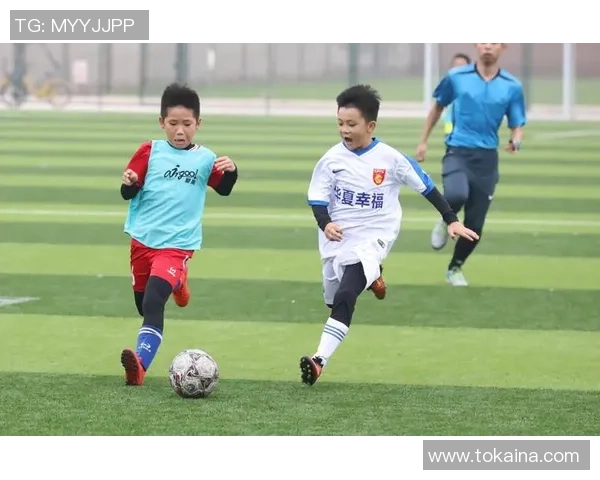 激烈对抗与团结奋进的一场难忘足球比赛记忆